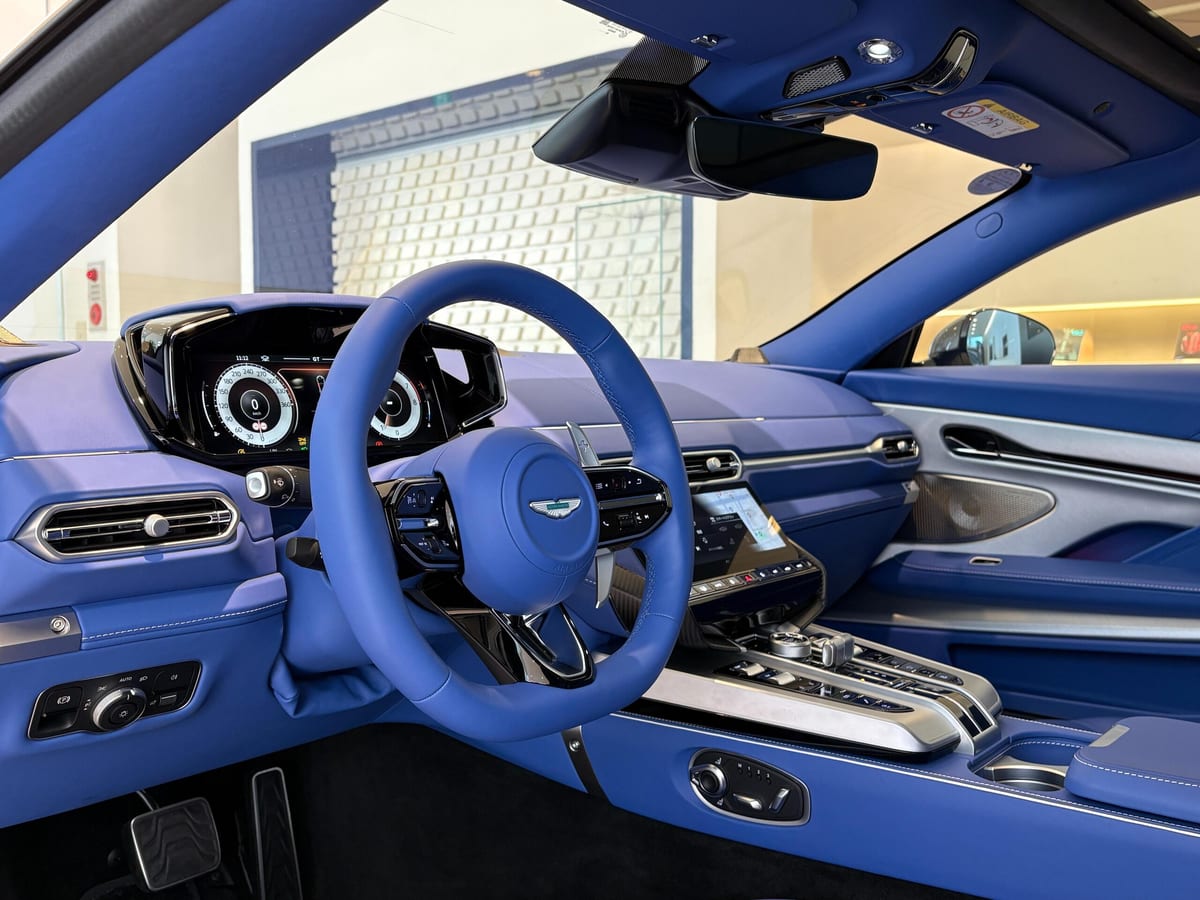 2025 Aston Martin Vanquish V12, photo 2