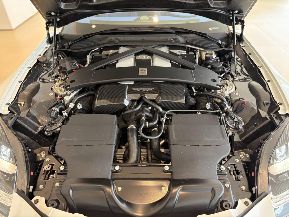 2025 Aston Martin Vanquish V12, photo 48