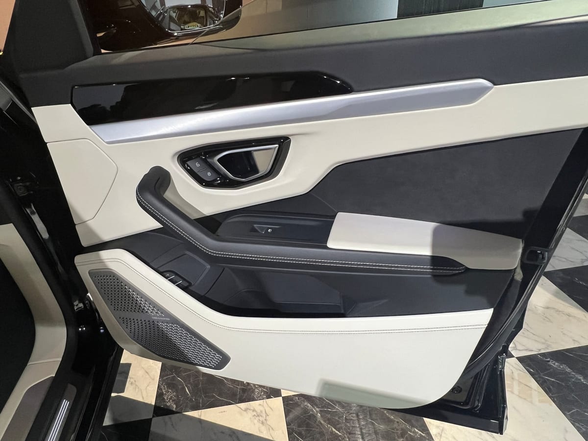 2020 Lamborghini Urus 4.0 V8 — photo 21