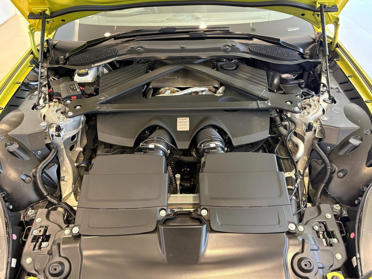 2025 Aston Martin Vantage 4.0 Carbon Roof, photo 43