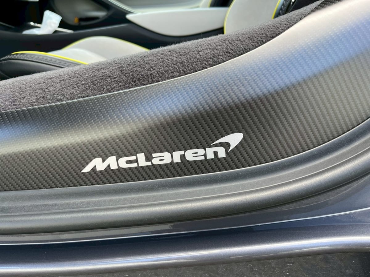 2023 McLaren Artura Technology Pack — photo 31