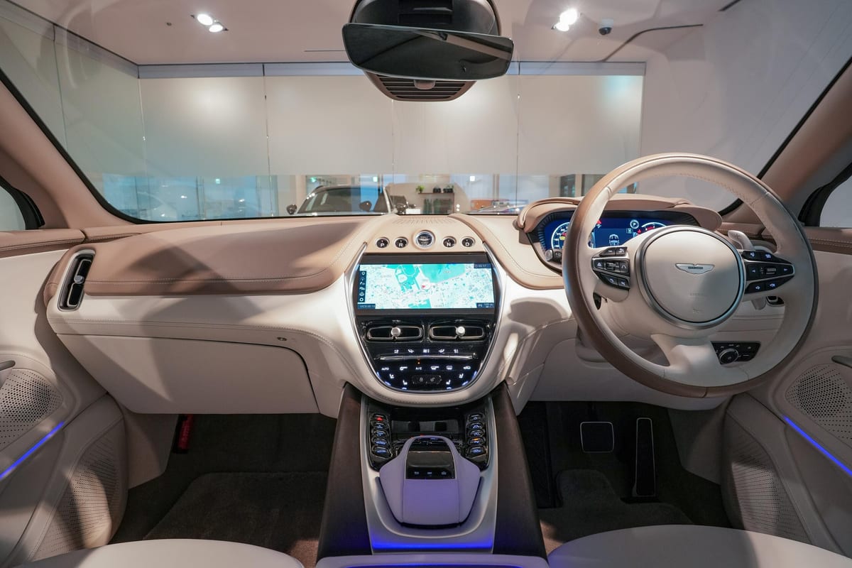 2024 Aston Martin DBX 4.0, photo 2