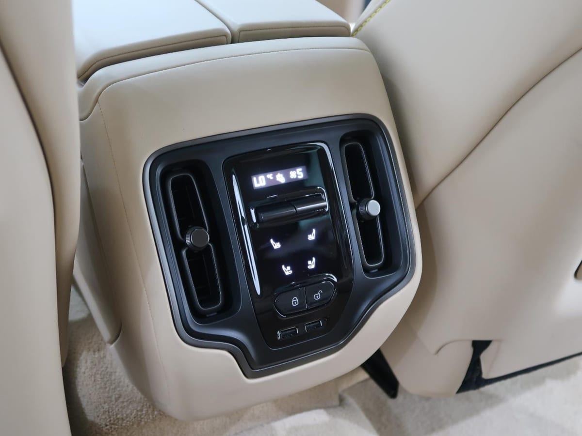 2023 Aston Martin DBX 707 707, photo 45